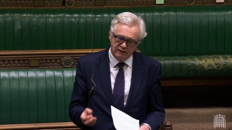 David Davis takes 'unusual step' of thanking Guardian for coverage of dual nationals – video