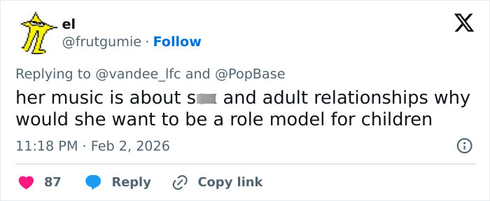 Screenshot of a social media reply discussing Chappell Roan's controversial Grammys look and public reaction. Screenshot of a social media reply discussing Chappell Roan's controversial Grammys look and public reaction.