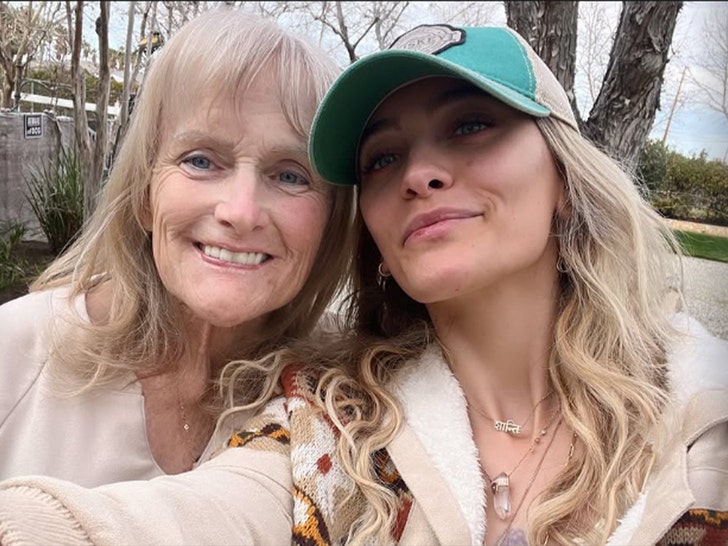 paris jackson and mom insta 2