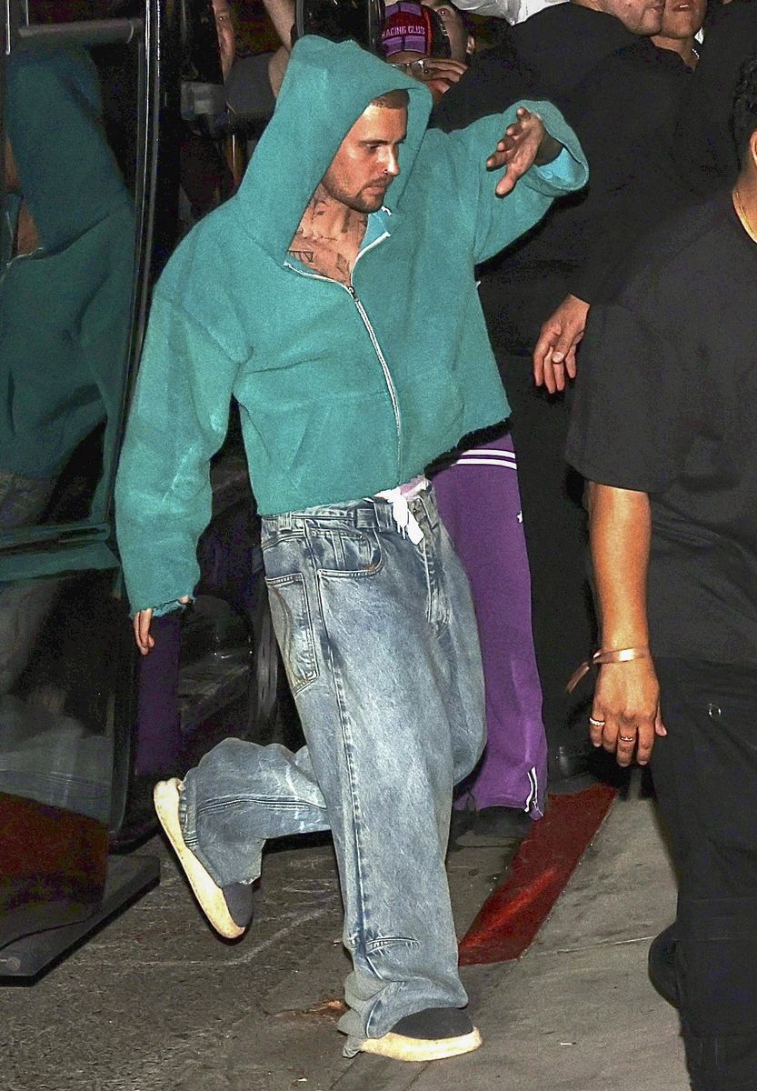 Justin Beiber spotted leaving The Bird Streets Club for his exclusive Grammys after-party, drawing a crowd of music industry insiders and celebrities.****