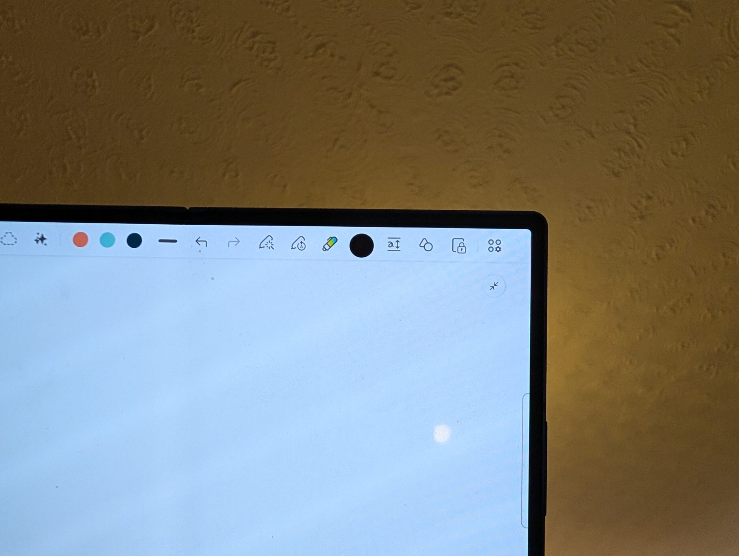 Galaxy Z Fold 7 display covering content 8