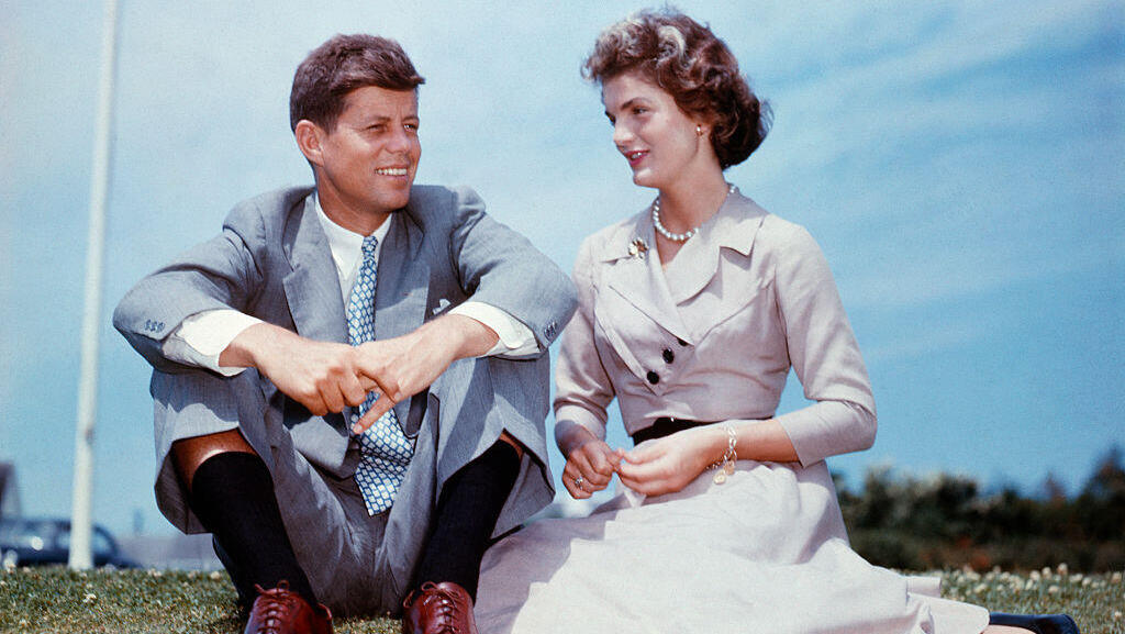 John F. Kennedy and Jacqueline Kennedy (Photo: Bettmann / Contributor) ג'ון קנדי ג'קלין קנדי