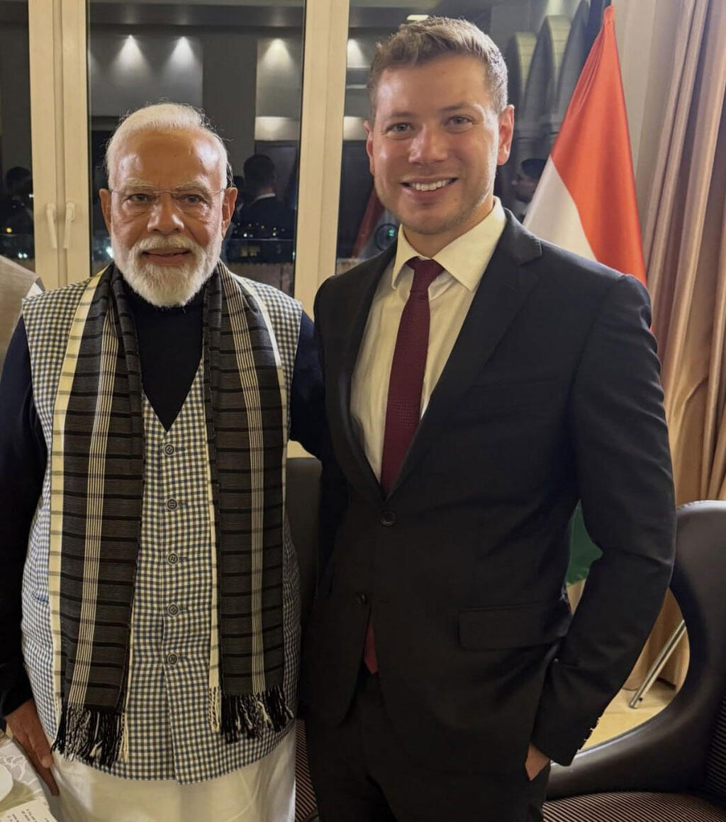 Yair Netanyahu in a photo with Modi (Photo: Yair Netanyahu's Instagram) יאיר נתניהו יחד עם נרנדרה מודי ראש ממשלת הודו