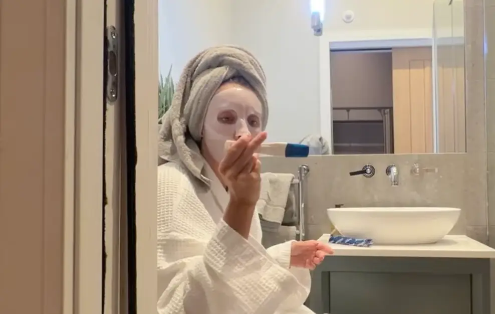 Blue documented herself with a pregnancy test (YouTube/ Bonnie Blue)