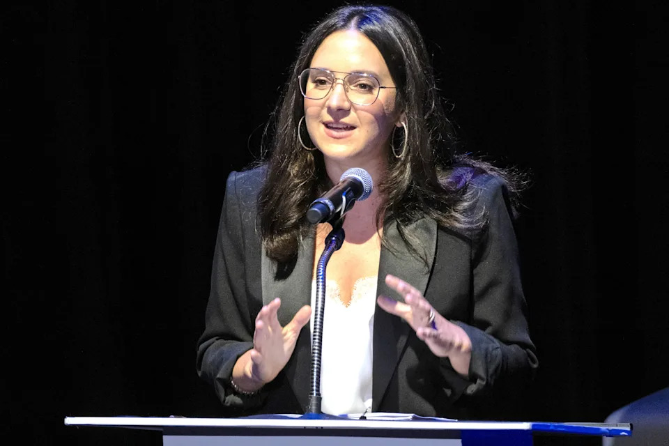 Under editor-in-chief Bari Weiss, CBS News has faced criticism for asking journalists to aim their stories at a particular part of the political spectrum / Francine Orr / Los Angeles Times