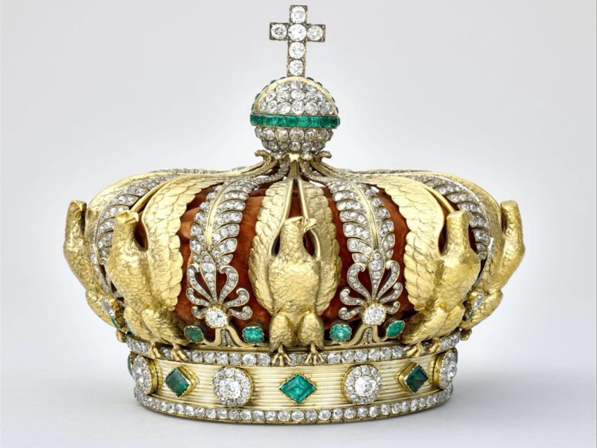The crown in its original condition prior to the heist.