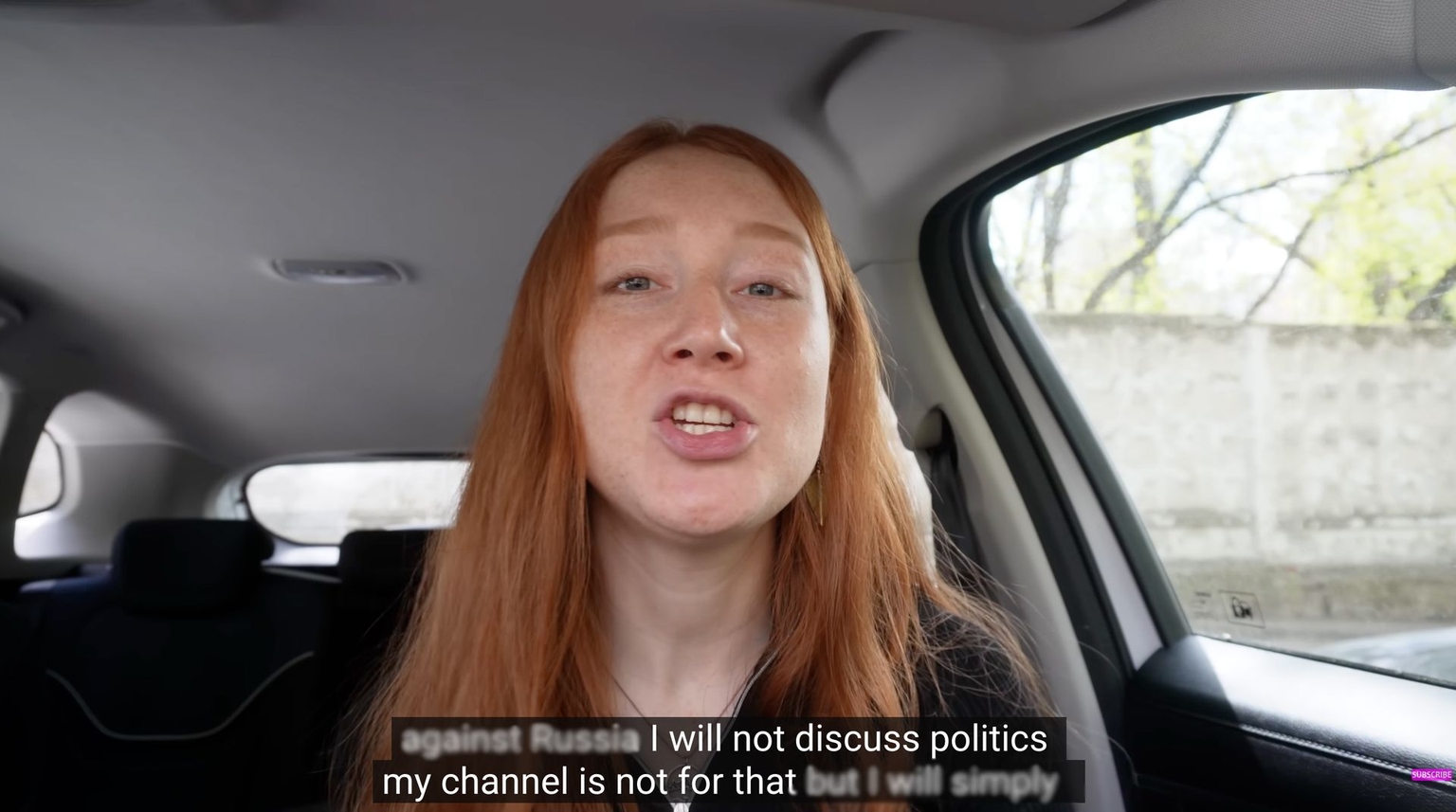 Screenshot from the “Eli from Russia” YouTube channel showing the host covering life in Russia during Russia’s invasion of Ukraine. 