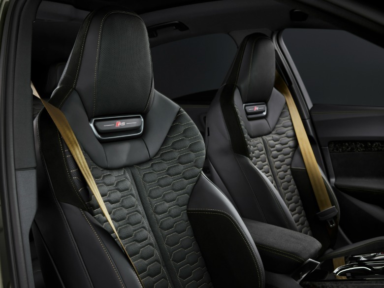 Front seats of a new Audi RS5