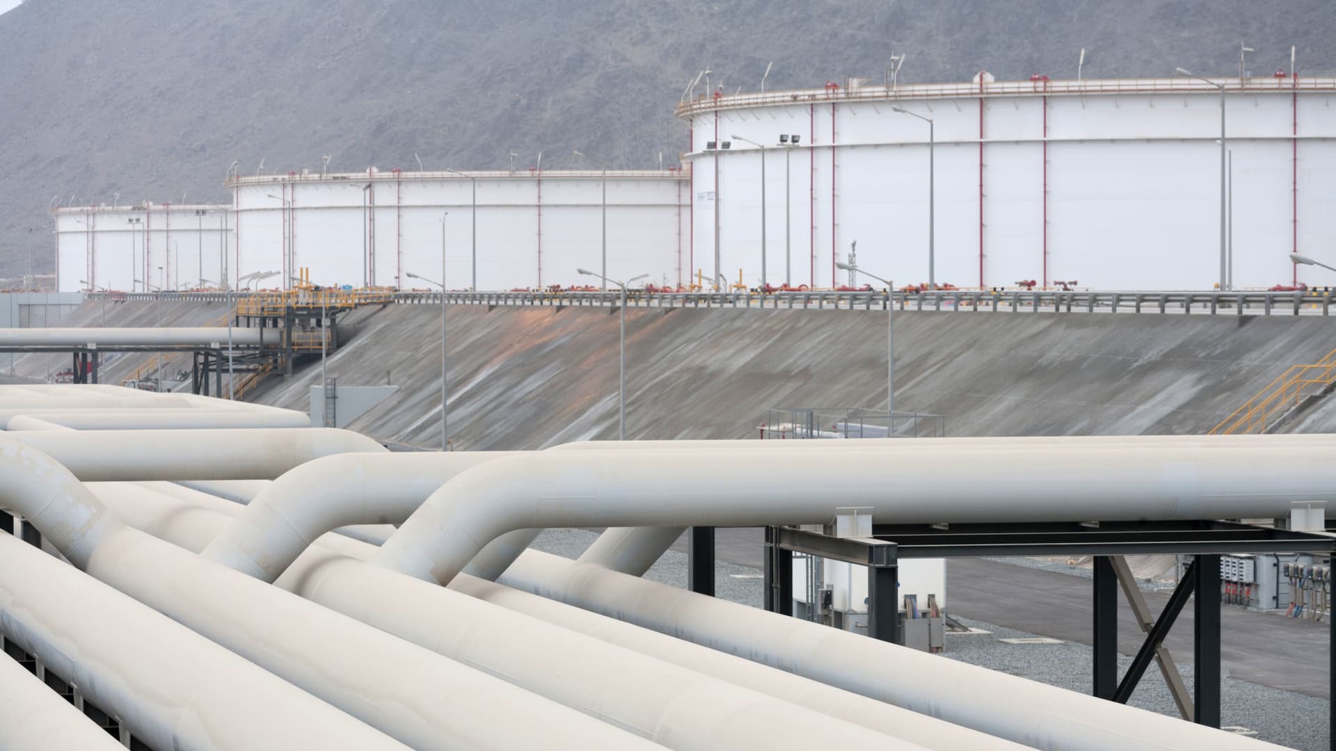 Two pipelines helping Saudi Arabia, UAE bypass the Strait of Hormuz ...