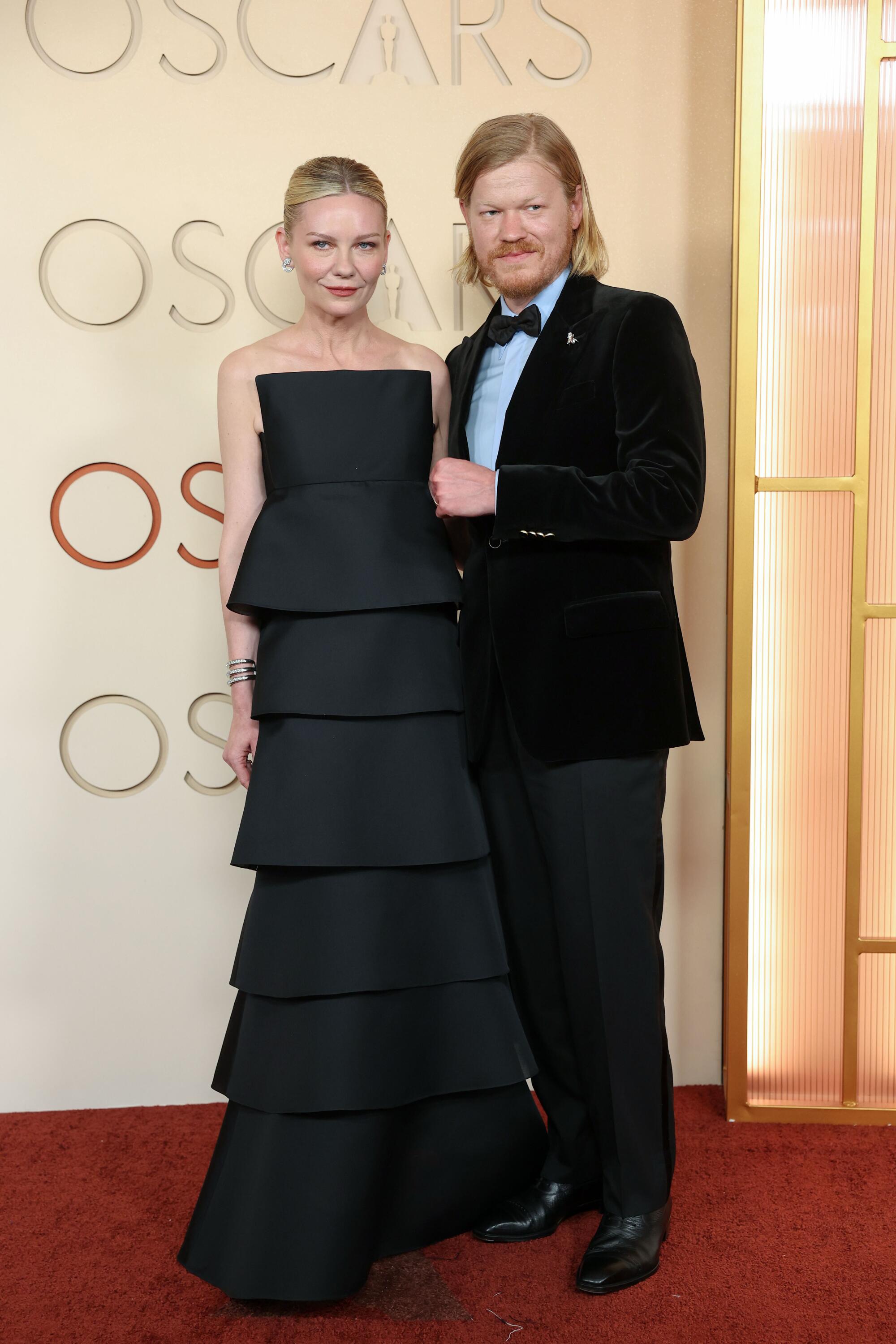 Kirsten Dunst and Jesse Plemons pose on the red carpet. 