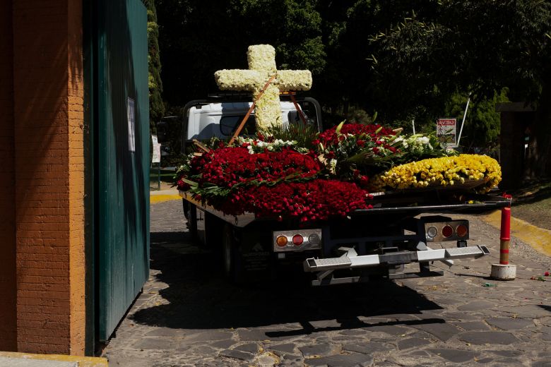 A truck transporting a flower‑covered cross enters the Recinto de la Paz cemetery, where “El Mencho” was buried on March 2, 2026.