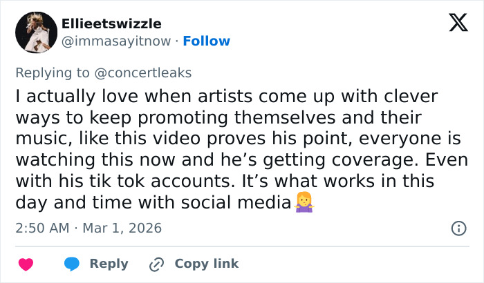 Viral video showing chaos at Brit Awards as singer gets pushed off stage mid performance in front of crowd. Viral video showing chaos at Brit Awards as singer gets pushed off stage mid performance in front of crowd.