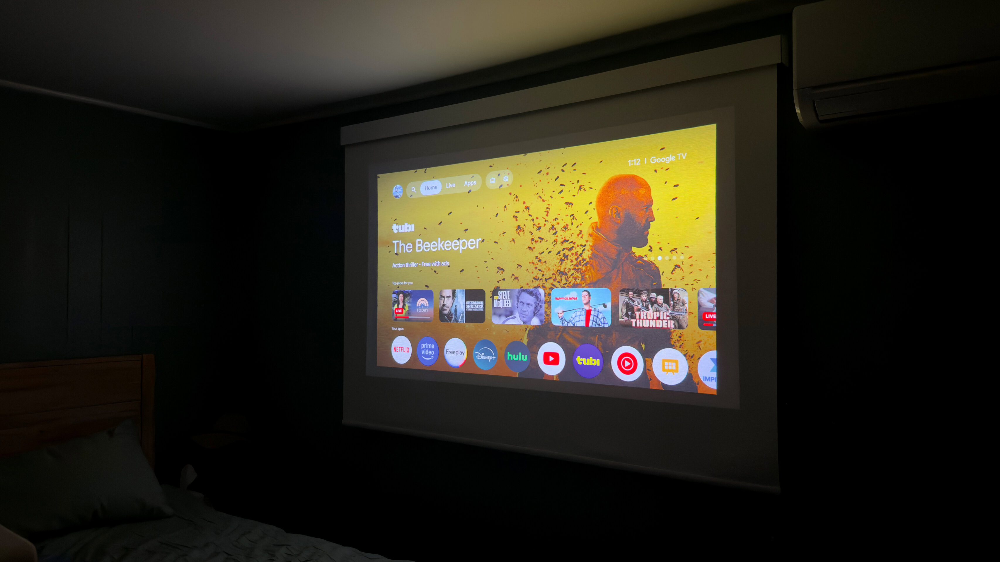 The BenQ GV32 features built-in Google TV.
