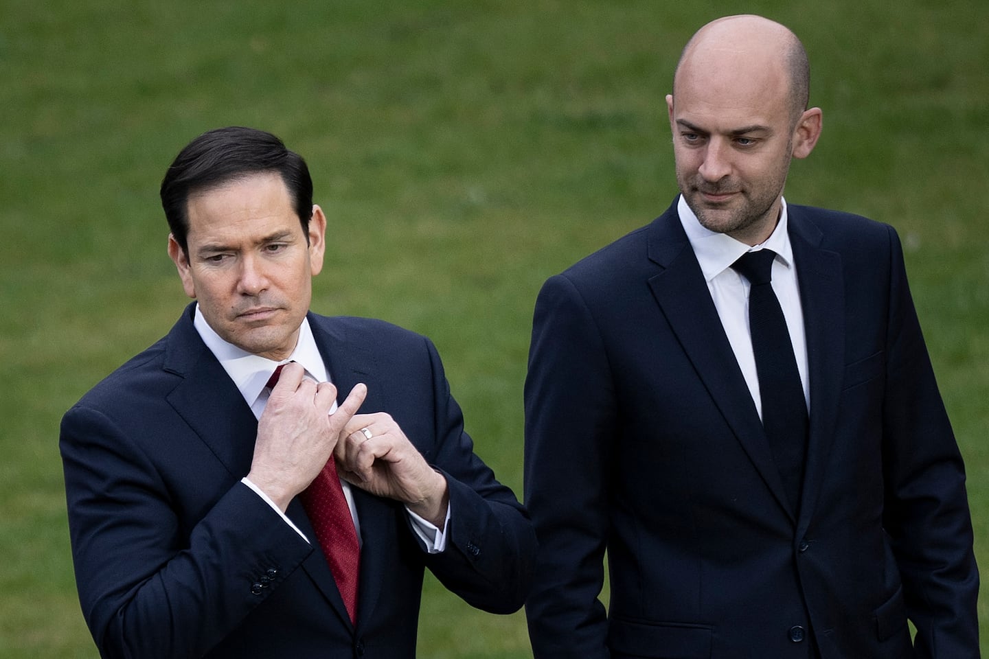 France's Foreign Affairs Minister Jean-Noel Barrot (R) and US Secretary of State Marco Rubio pose for a family photo during a G7 Foreign Ministers' meeting at the Vaux-de-Cernay Abbey in Cernay-la-Ville outside Paris, on March 27, 2026. 