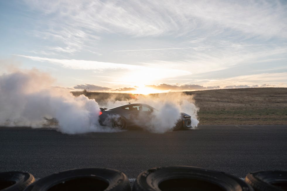 2024 ford mustang dark horse
