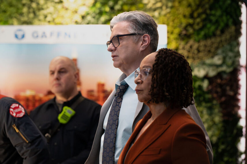 Oliver Platt as Dr. Daniel Charles, S. Epatha Merkerson as Sharon Goodwin — One Chicago Crossover 2026, 'Chicago P.D.' "Reckoning, Part 3"