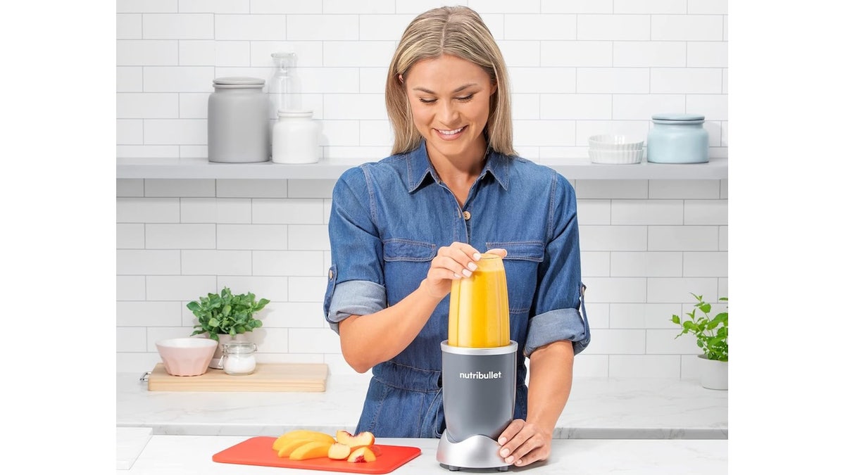 Blend smoothies, shakes and sauces in seconds.