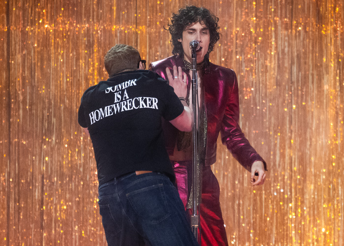 Singer pushed off stage mid performance at Brit Awards as chaos unfolds in viral video with glittering backdrop. Singer pushed off stage mid performance at Brit Awards as chaos unfolds in viral video with glittering backdrop.