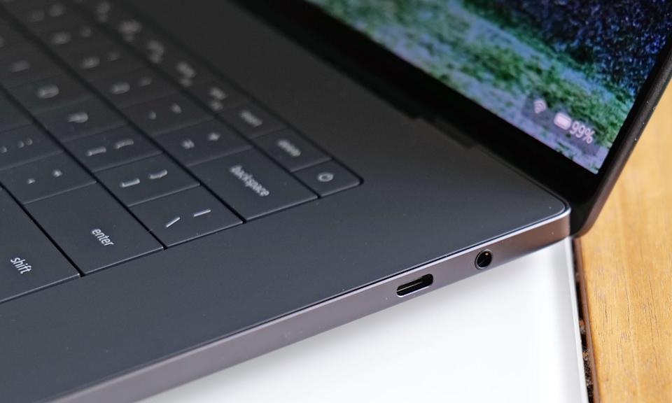 The XPS 16 comes with three USB-C port with Thunderbolt 4 which is nice, but sadly it lacks an SD card reader for quickly transferring media from a camera. 
