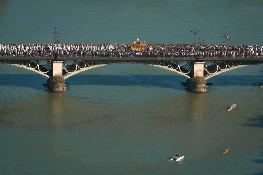 La Hermandad de San Gonzalo (Brotherhood of San Gonzalo) procesion crossing the Guadalquivir River during holy week on March 29, 2026 in Seville, Spain.