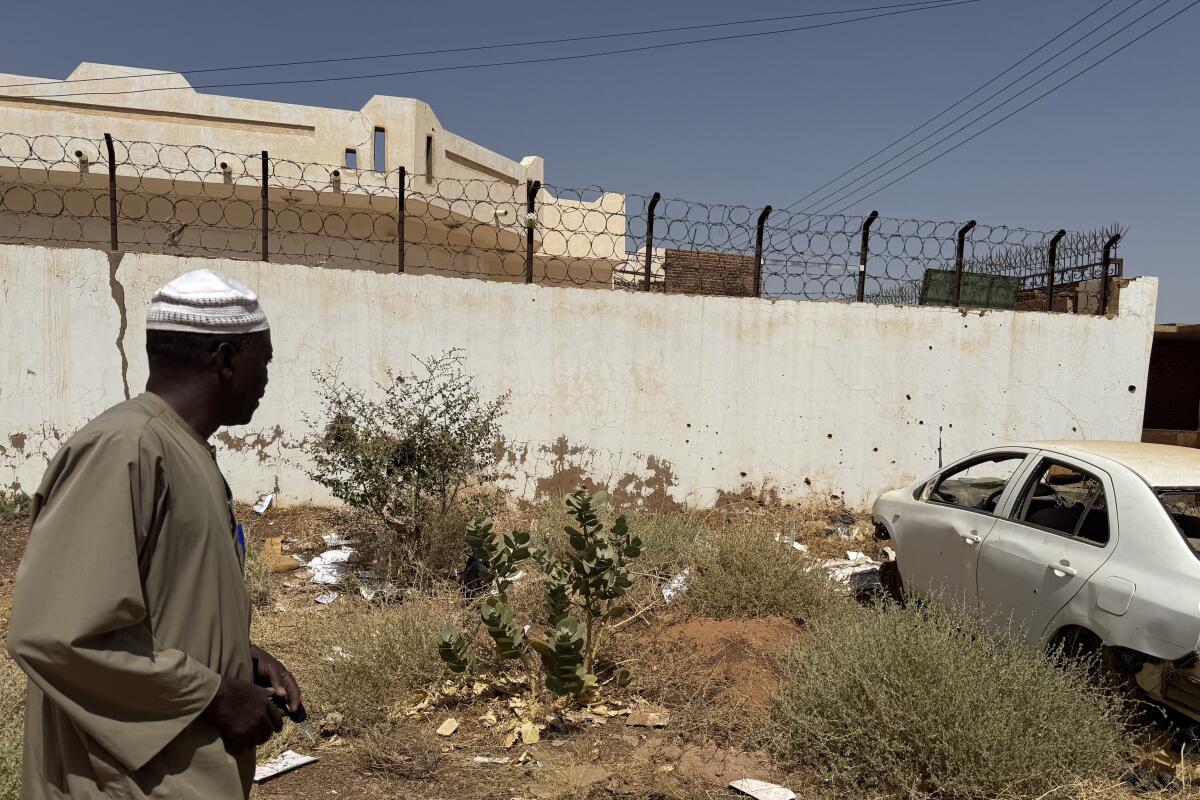 two graves near Omar Abdullah's house