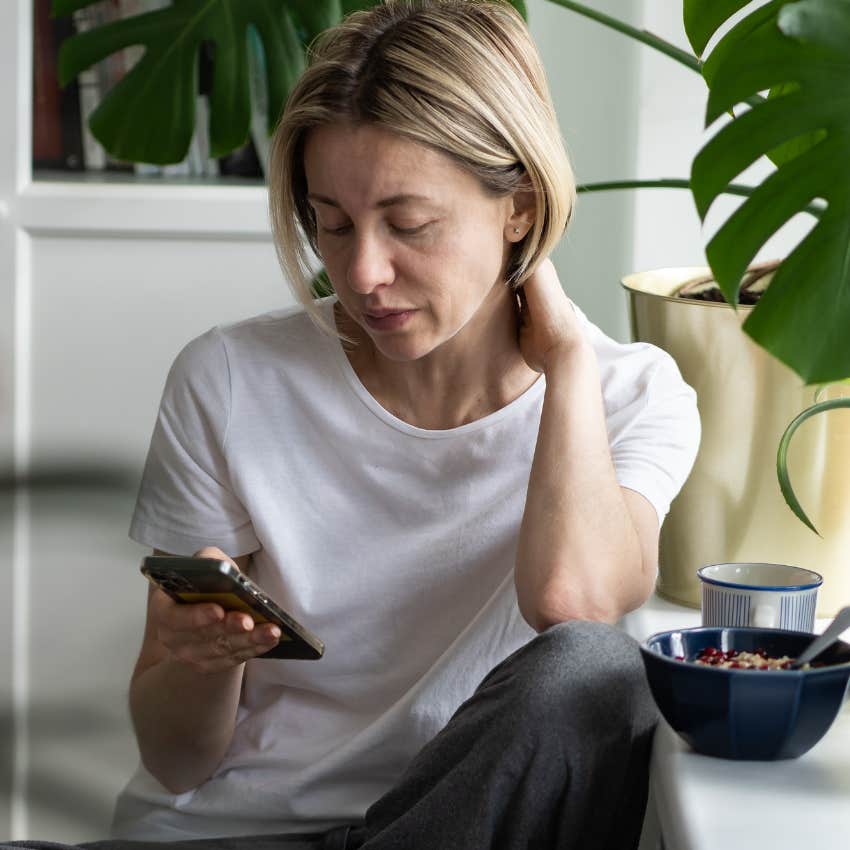 Woman with AI psychosis ignoring real facts and evidence on her phone